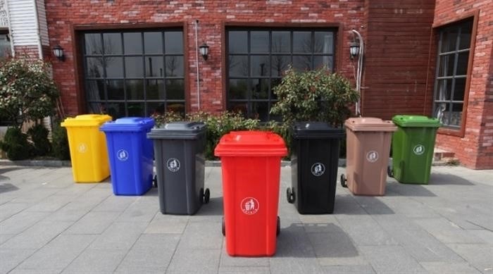 Основные правила расположения мусорных бачков на территории многоквартирного дома с коммуникациями
