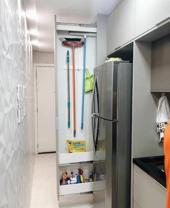 Отдельностоящий хозяйственный шкаф в коридор и не только