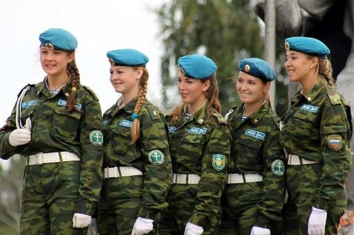 Нужно ли женщинам сейчас служить на срочной службе в армии?